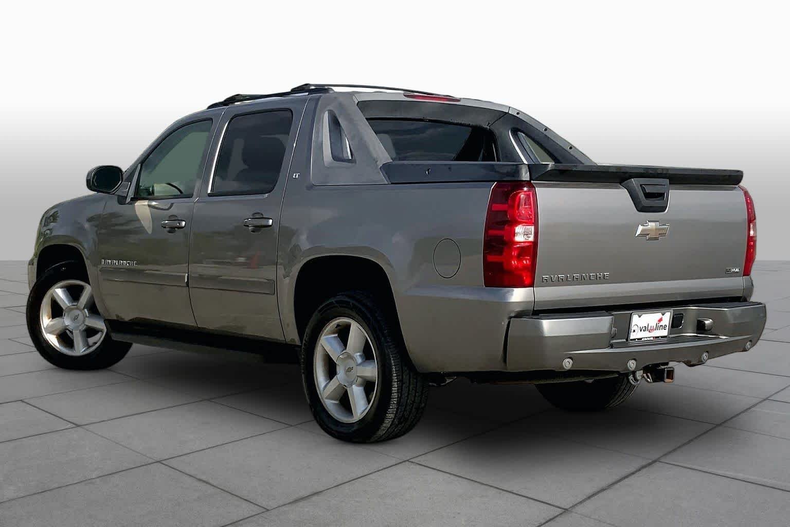 Used 2008 Graystone Metallic Chevrolet LT w/3LT image 11