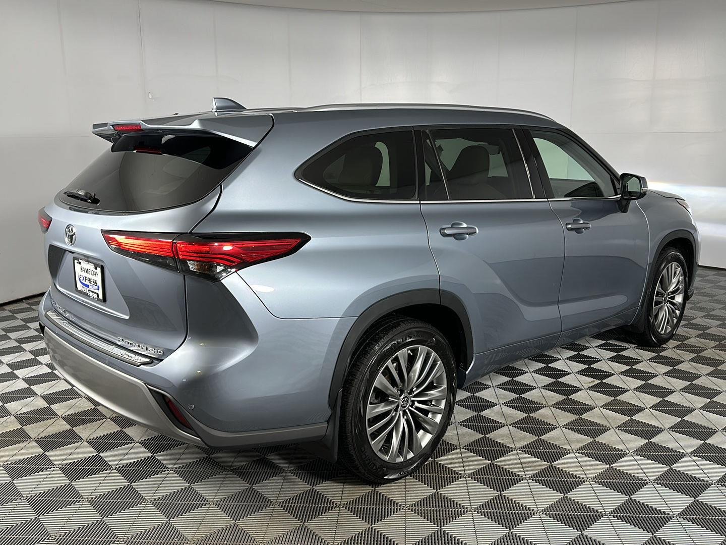 Used 2021 Moon Dust Toyota Platinum image 31