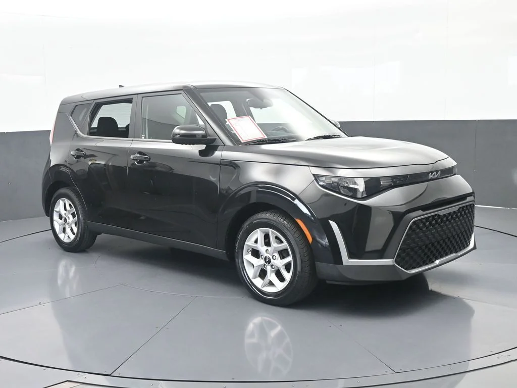 Used 2023 Fusion Black Kia S image 8