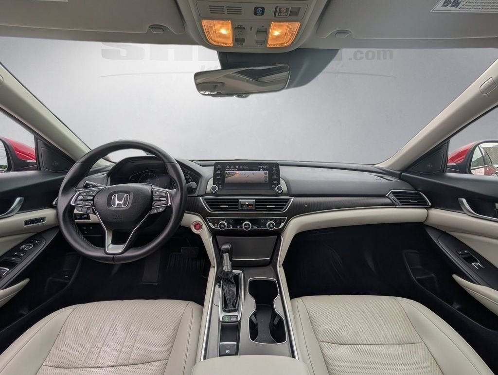 Used 2018 Red Honda Touring image 3