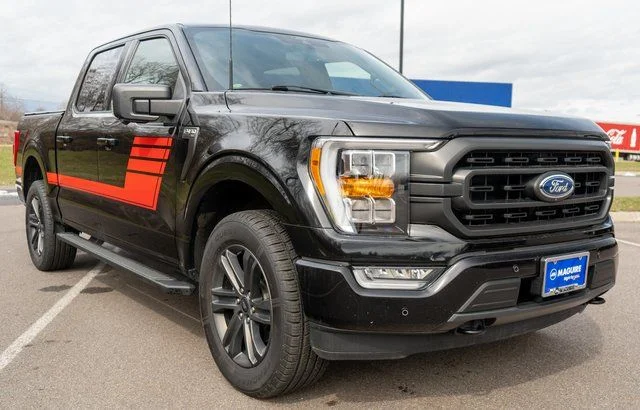 Used 2022 Black Ford XLT image 4