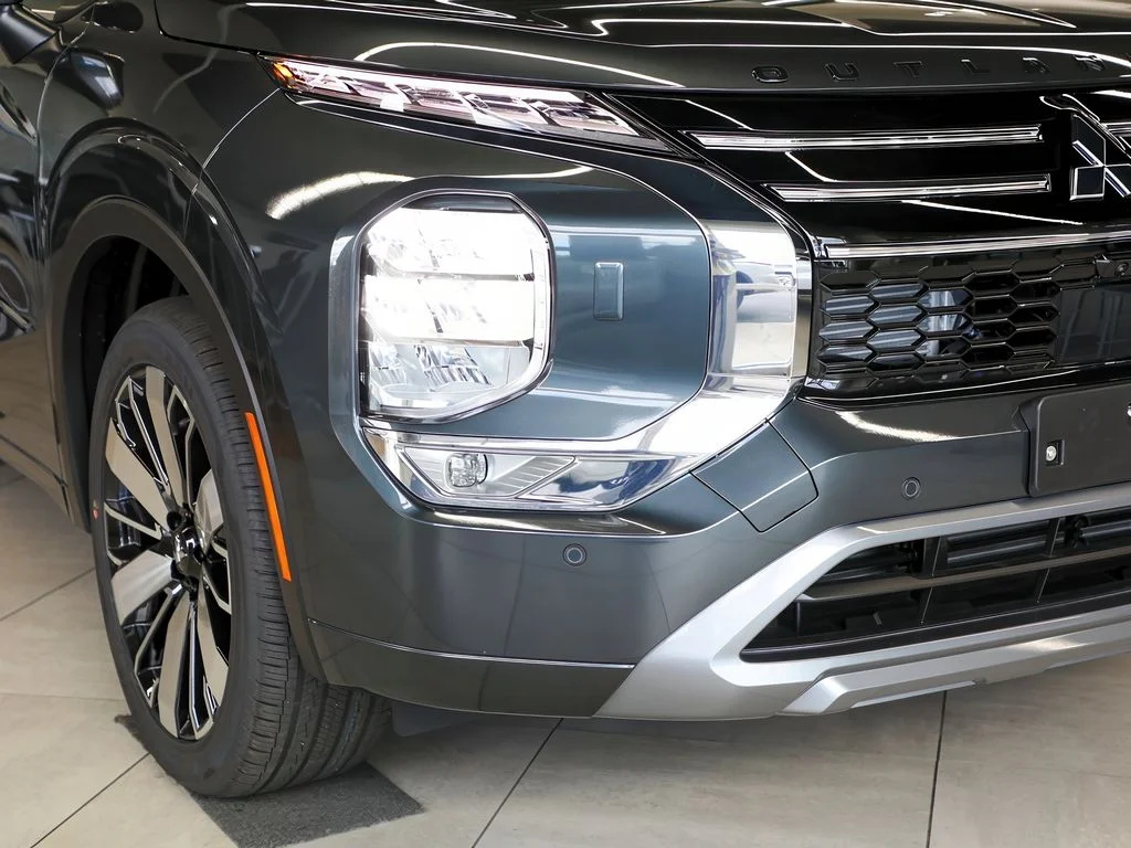 New 2026 Graphite Gray Mitsubishi SEL image 31