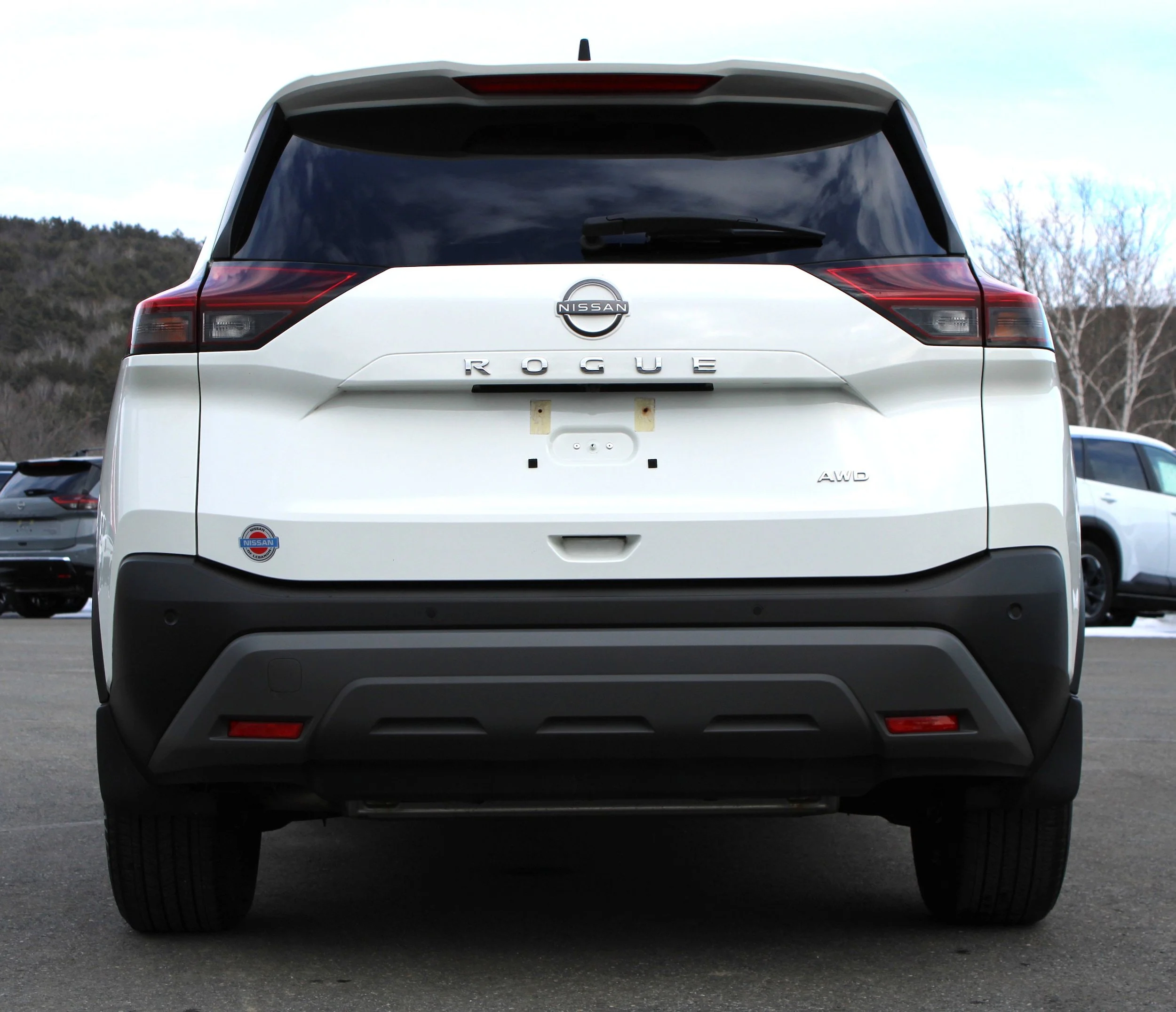 Used 2023 Glacier White Nissan S image 9