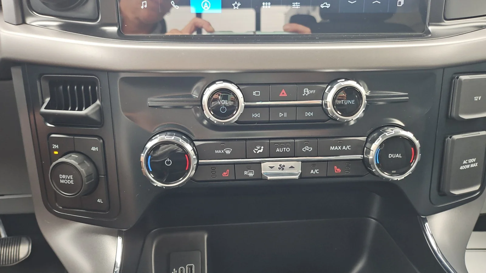 New 2026 Agate Black Metallic Ford XLT 4WD image 21