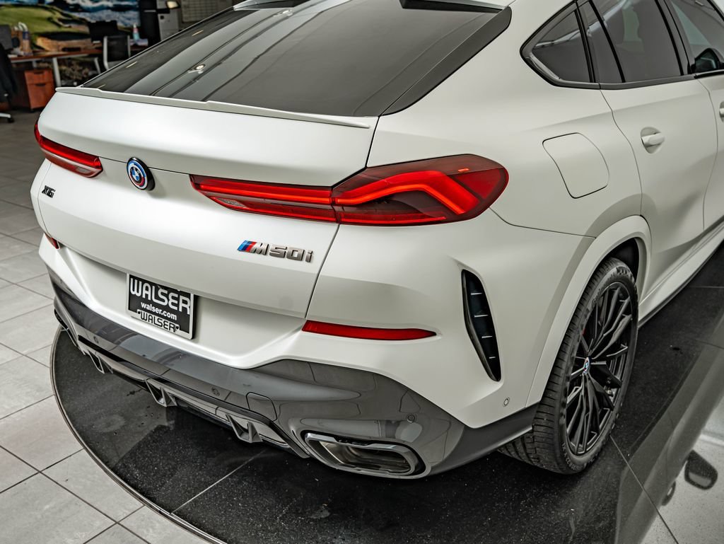 Used 2023 Frozen Brilliant White Metallic BMW M50i image 16