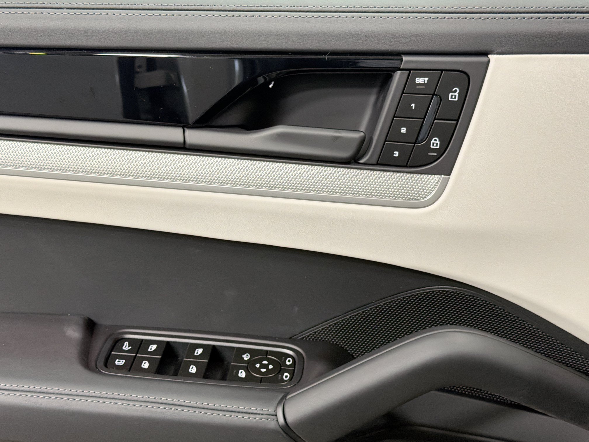 New 2026 Chalk Porsche E-Hybrid image 23
