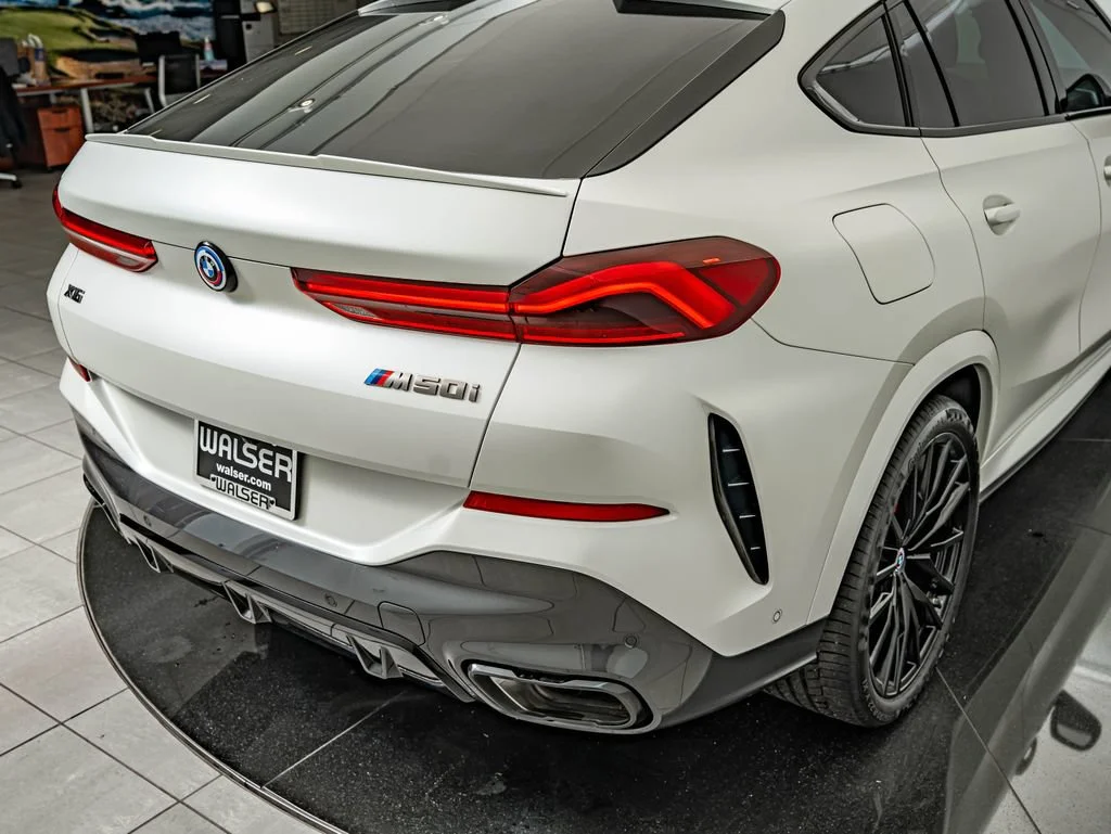 Used 2023 Frozen Brilliant White Metallic BMW M50i image 16