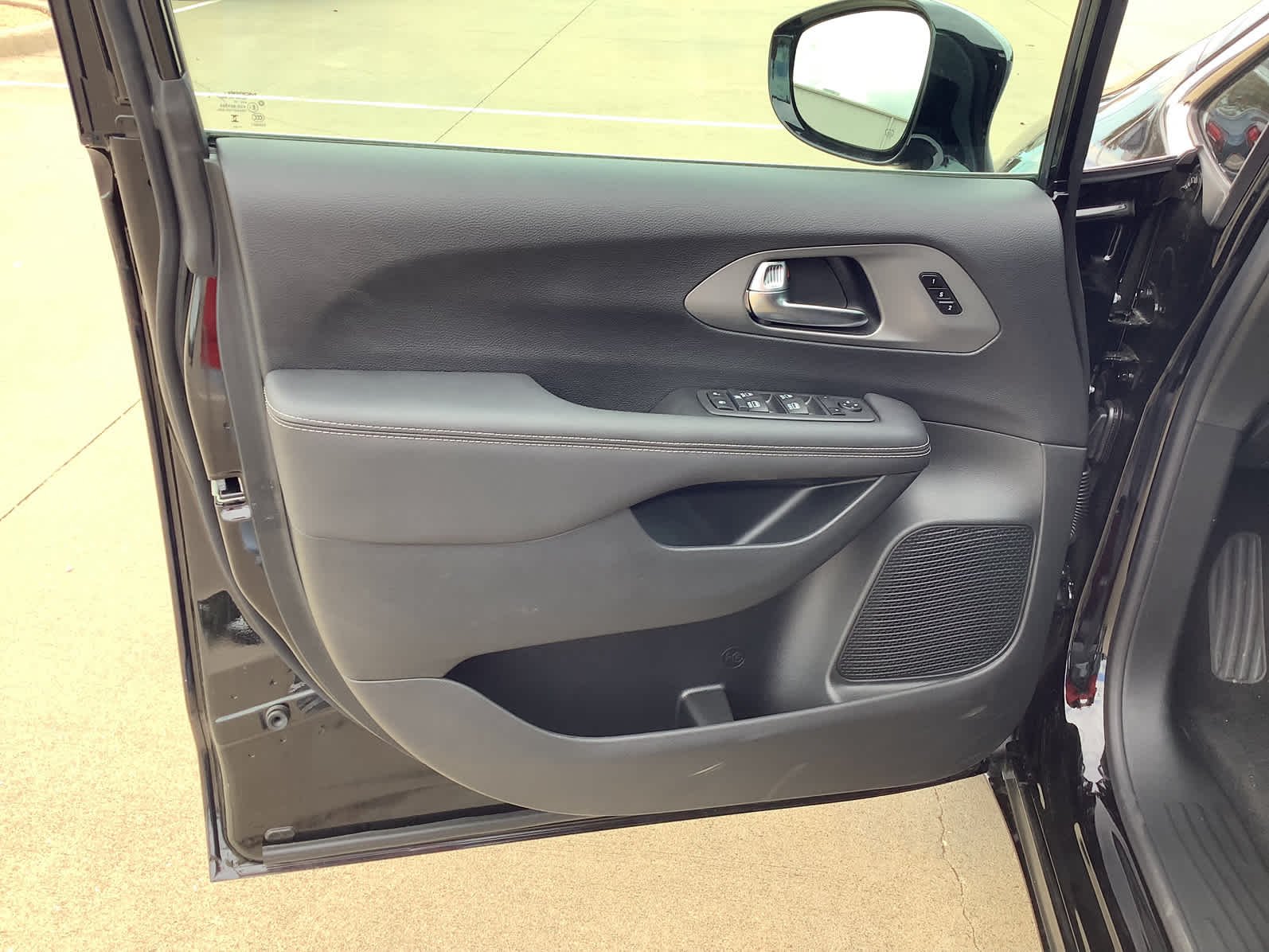 2026 Chrysler Pacifica Select - Photo 13