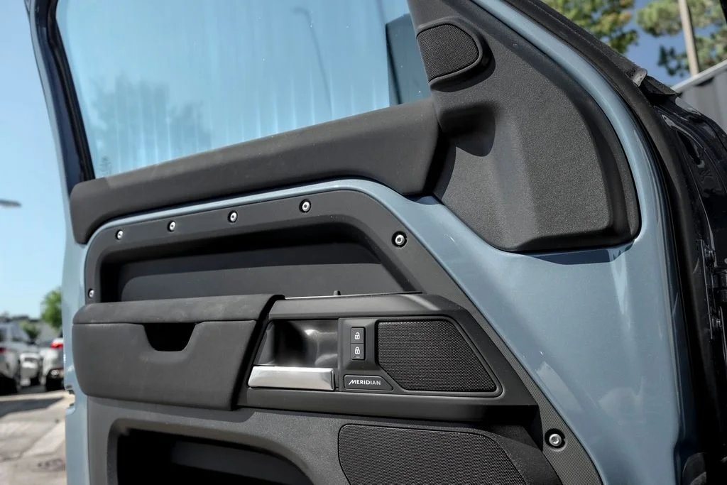 New 2026 Tasman Blue Land Rover S image 11
