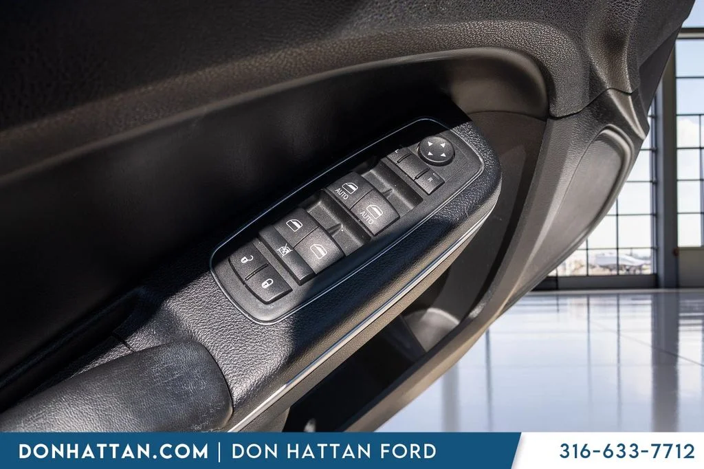 Used 2014 White Chrysler C image 20
