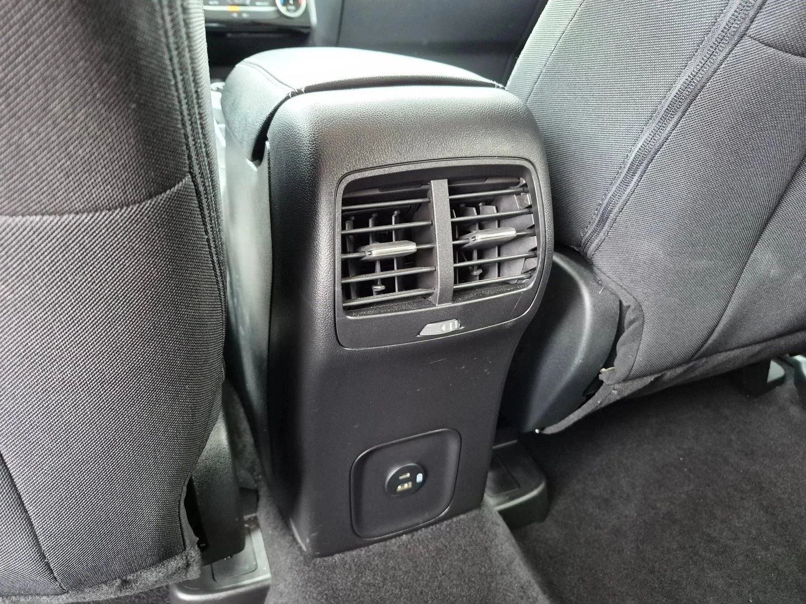 Used 2022 Oxford White Ford SE Hybrid image 15