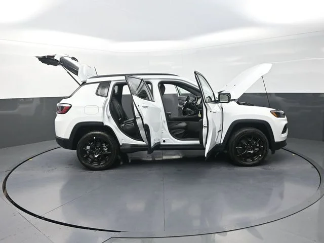 New 2026 Bright White Clear-Coat Exterior Paint Jeep Latitude image 39