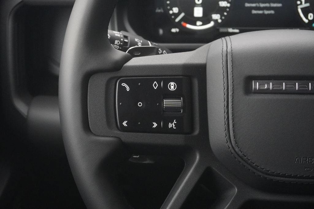 2026 Land Rover Defender V8 - Photo 12