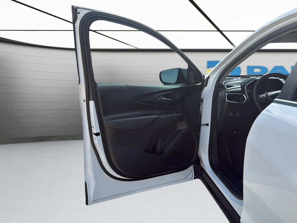 Used 2022 White Chevrolet LT image 34