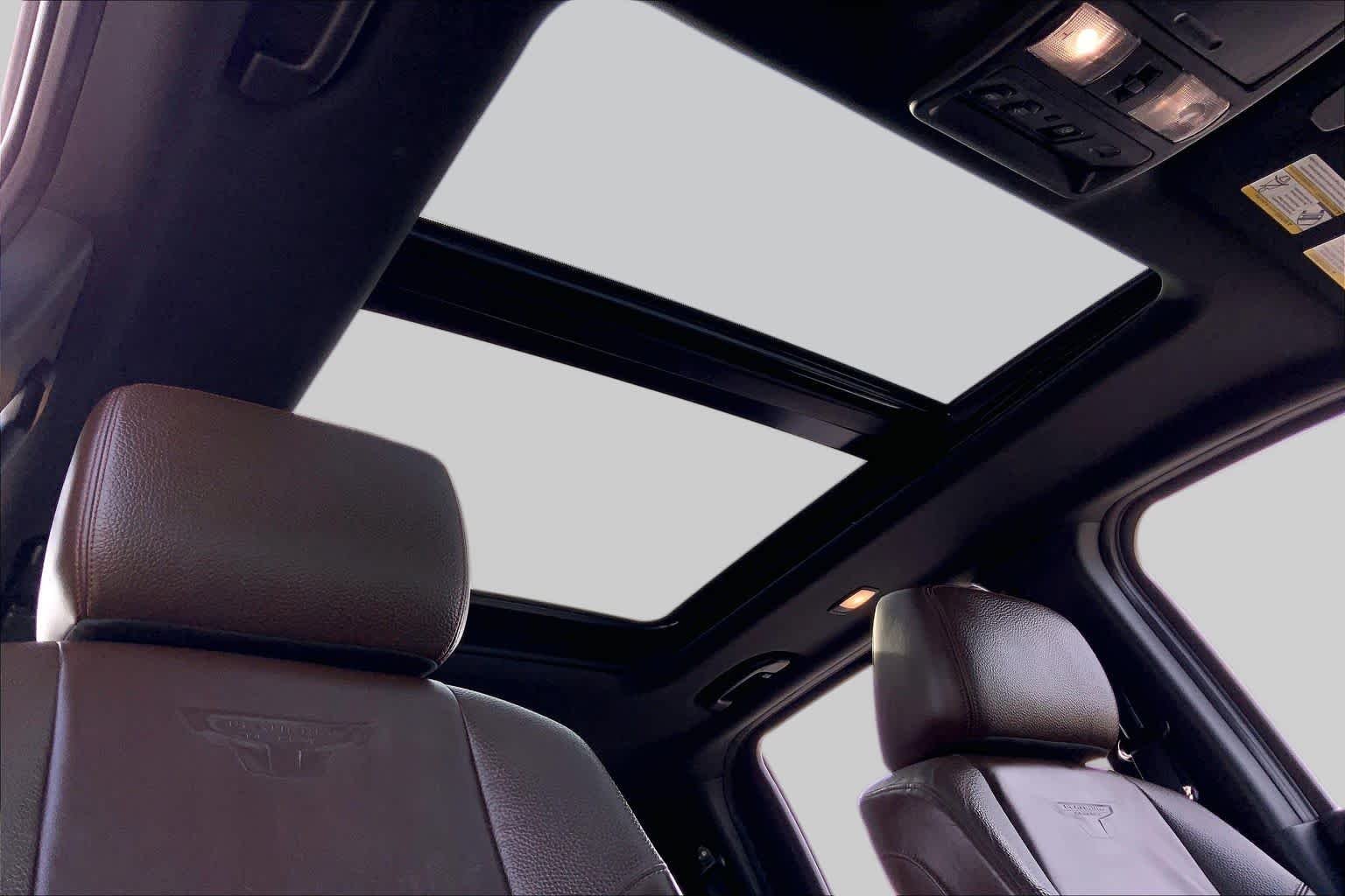 Used 2021 Pearl White Nissan Platinum Reserve image 14