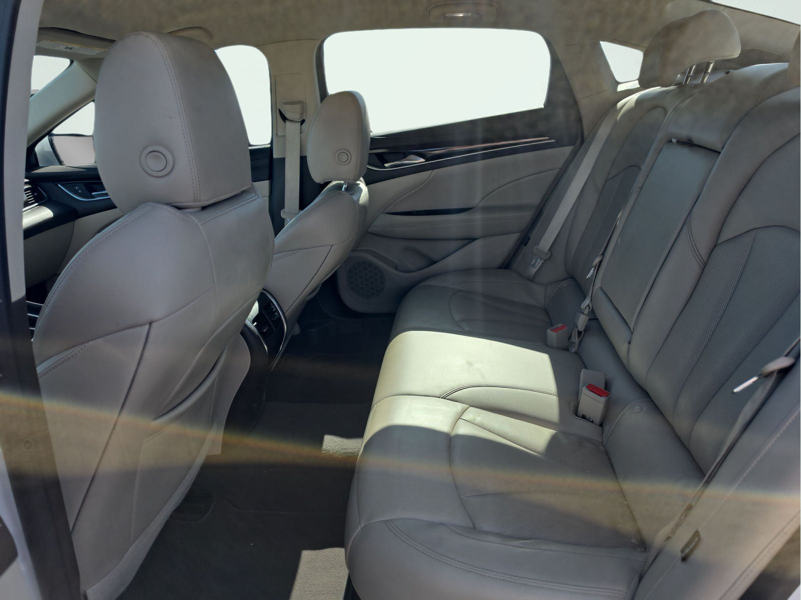 Used 2017 White Buick Essence image 17