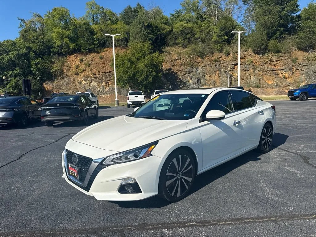 Used 2019 Pearl White Tricoat Nissan 2.5 Platinum image 3