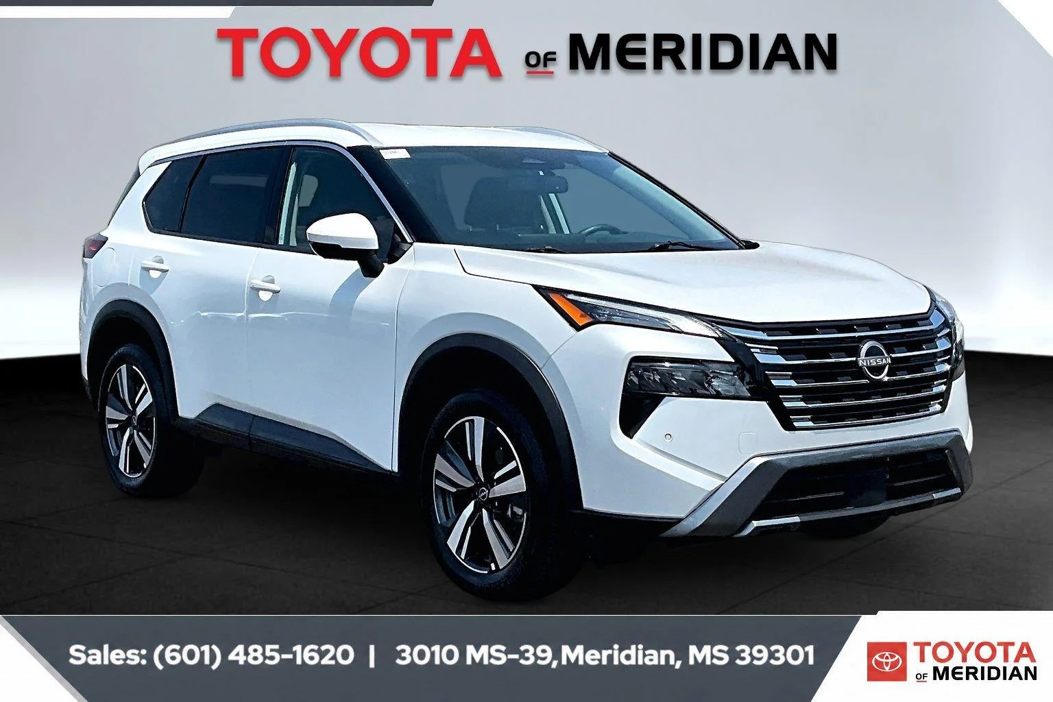 Used 2026 Everest White Pearl Tricoat Nissan SL image 1