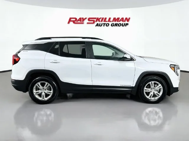 Used 2023 White GMC SLE image 8