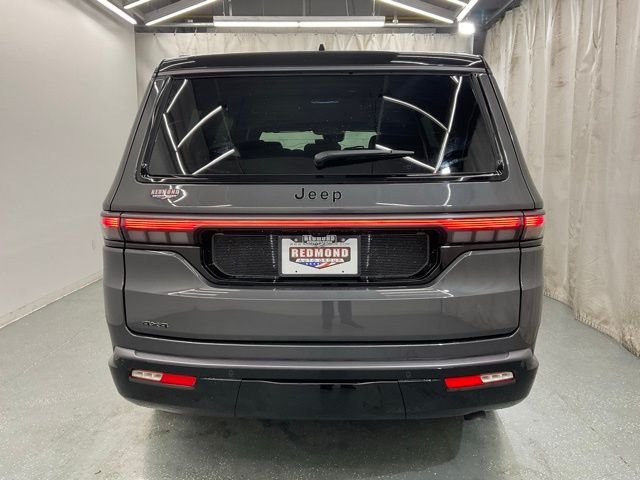 New 2026 Baltic-Gray Metallic Clear-Coat Exterior Paint Jeep Upland image 6