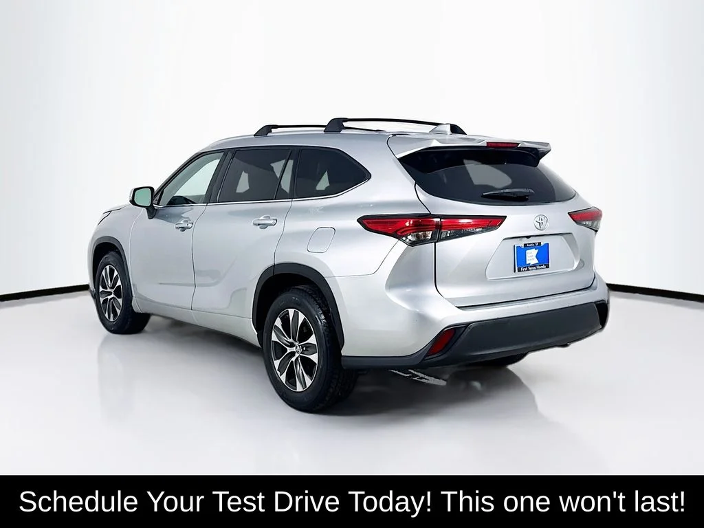 Used 2020 Celestial Silver Metallic Toyota XLE image 5