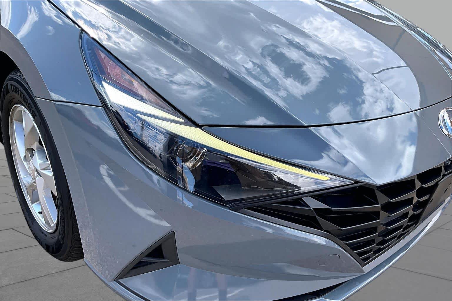 Used 2022 Electric Shadow Hyundai SE image 28