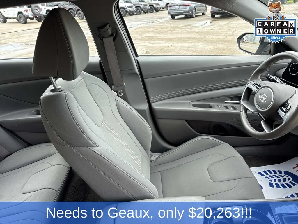 Used 2025 Silver Hyundai SEL Convenience image 23