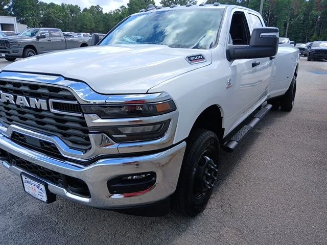 New 2026 Bright White Clear-Coat Exterior Paint RAM Tradesman image 13
