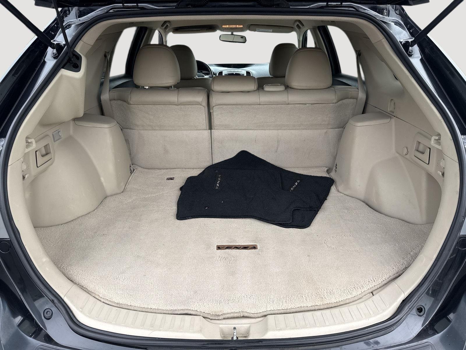Used 2009 Black Toyota FWD V6 image 21