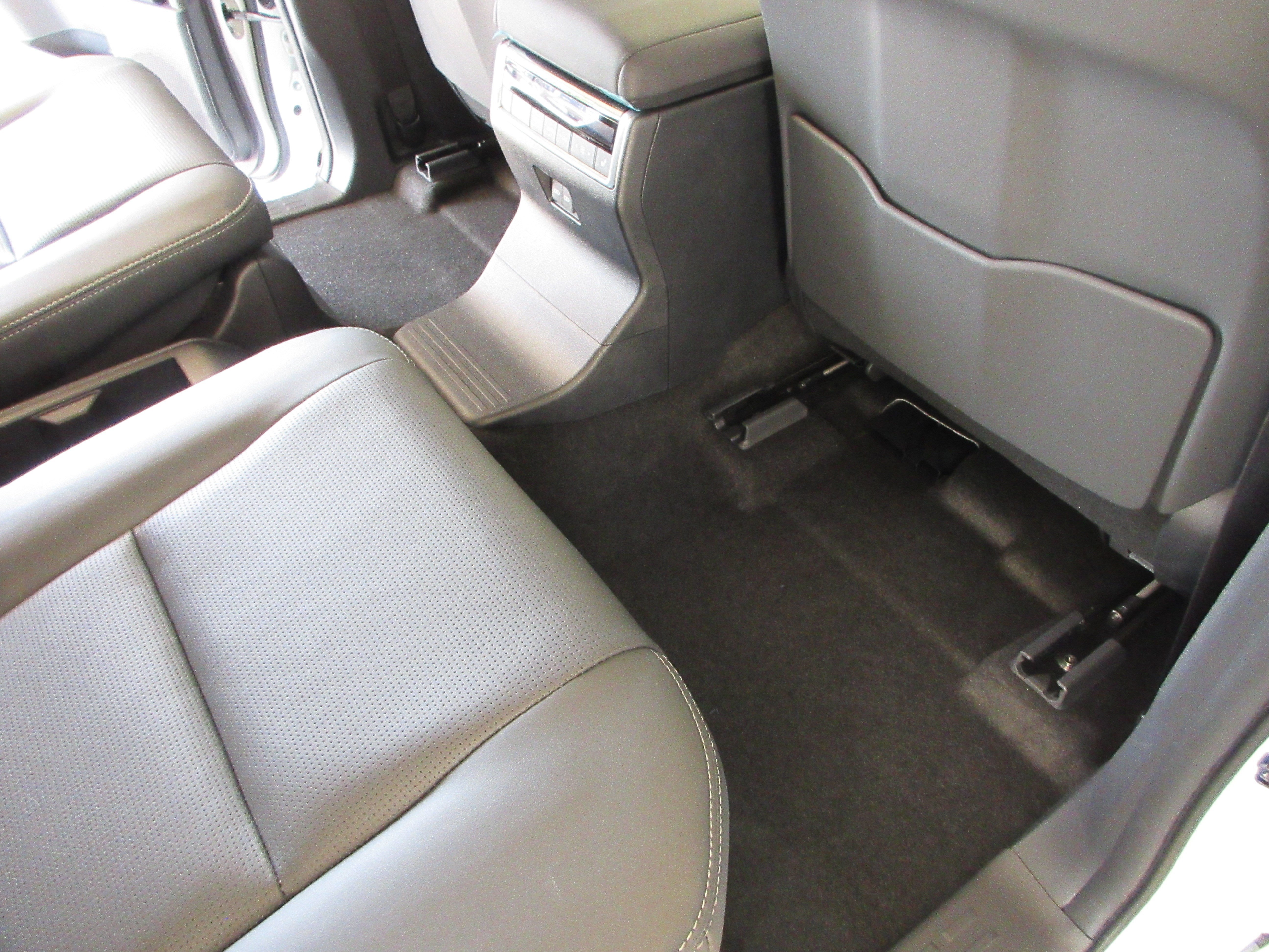 2026 Lexus GX Luxury - Photo 24