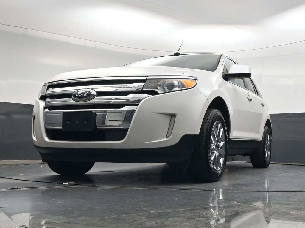 Used 2011 White Ford Limited image 39