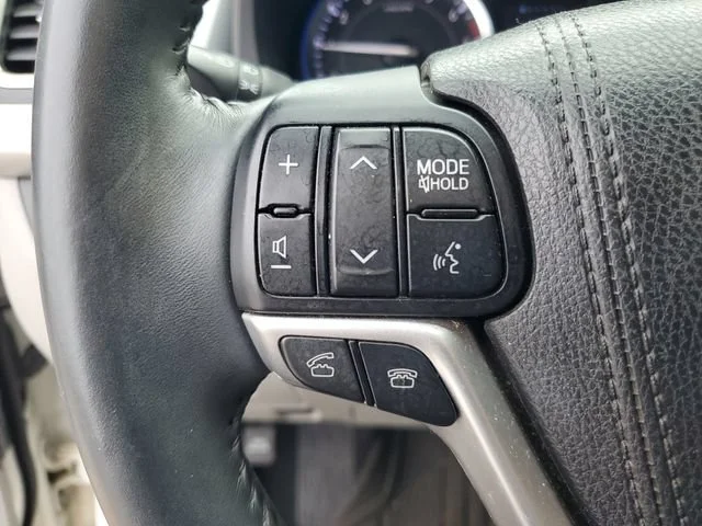 Used 2016 Blizzard Pearl Toyota LE Plus image 11