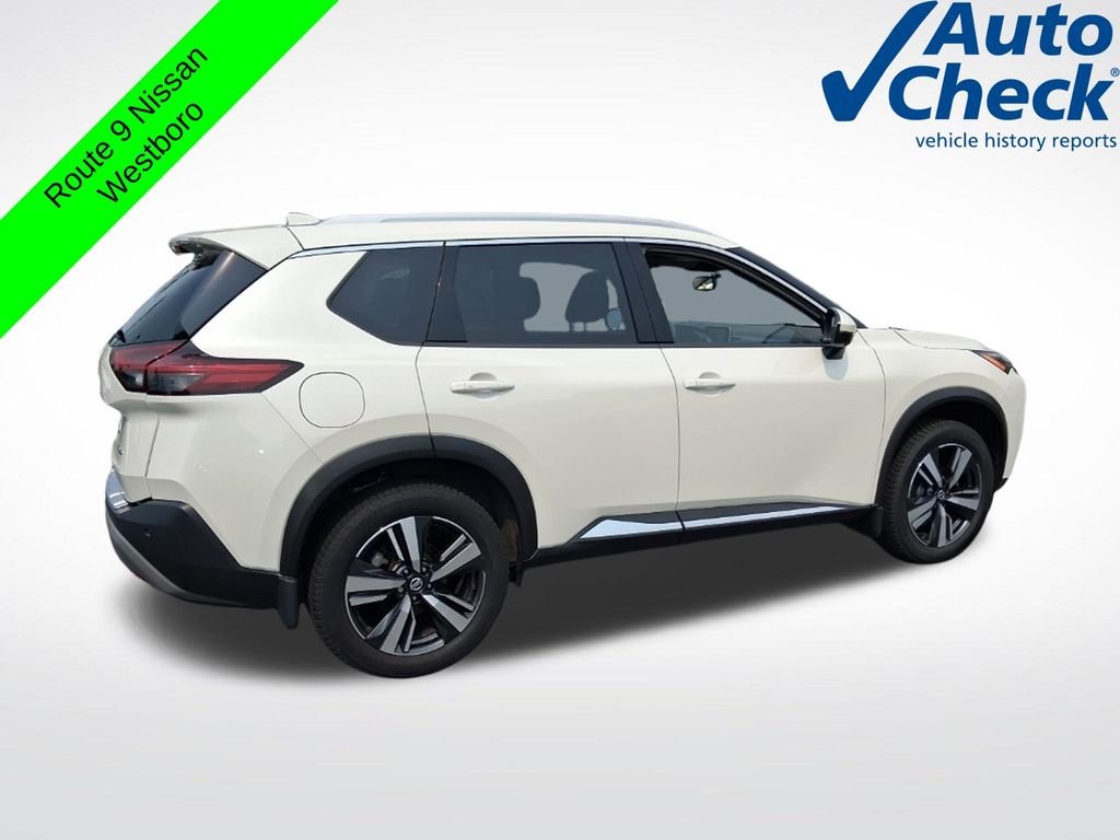 Used 2021 White Nissan SL image 9