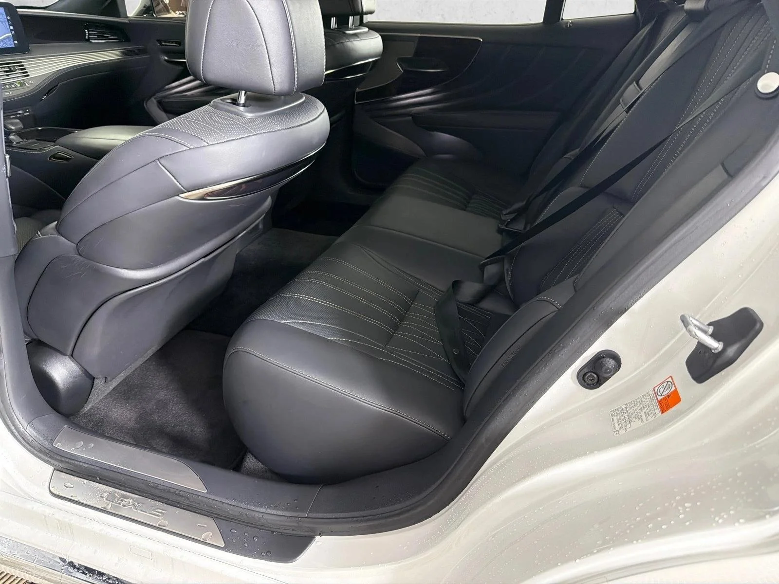 Used 2022 White Lexus LS 500 image 23