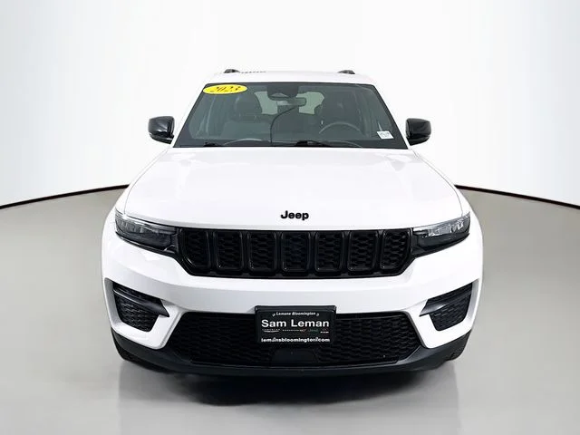 Used 2023 White Jeep Altitude X image 2