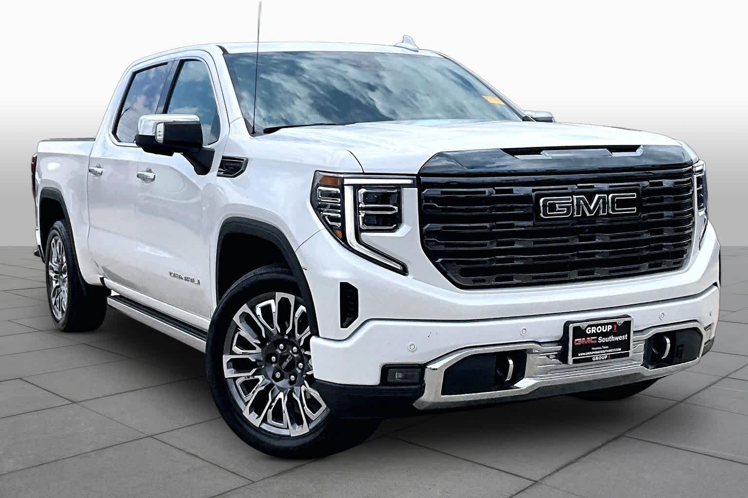 Used 2023 White Frost Tricoat GMC Denali Ultimate image 3