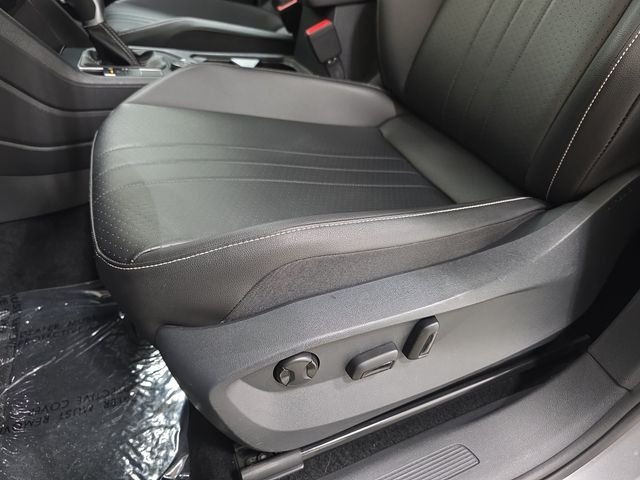 Used 2022  Volkswagen 2.0T SE image 29