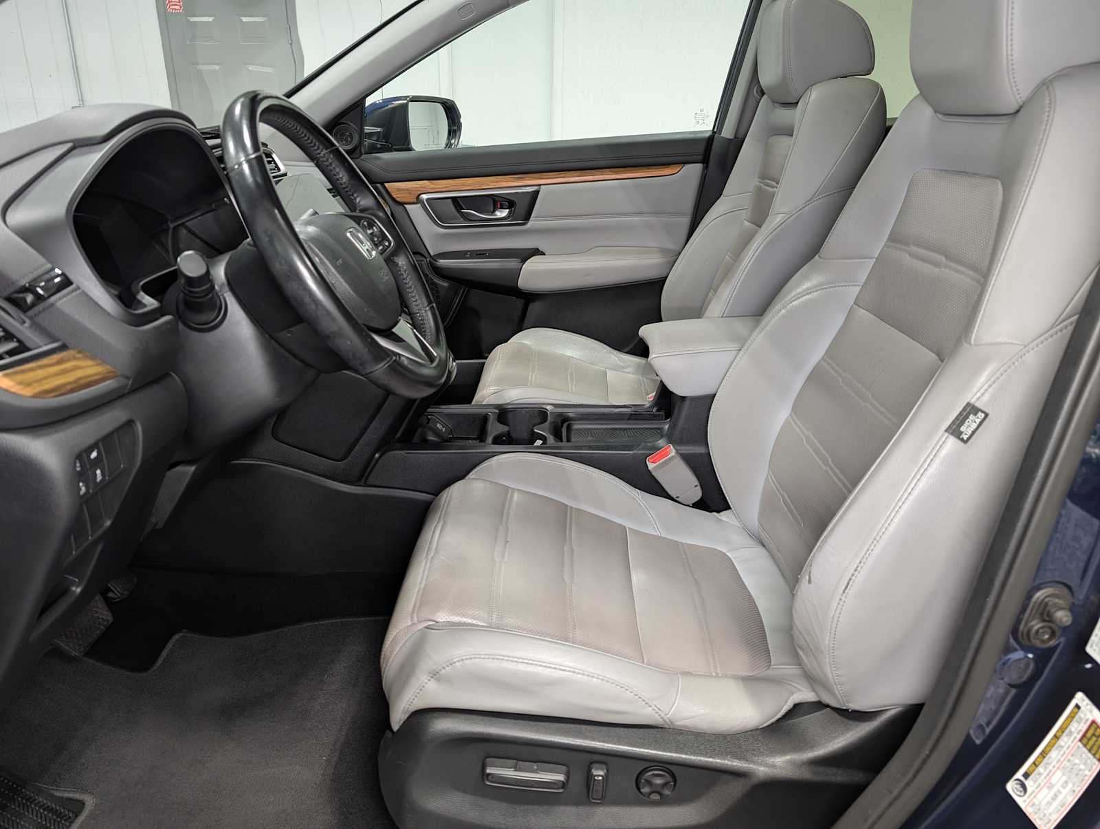 Used 2018 Obsidian Blue Pearl Honda Touring image 4