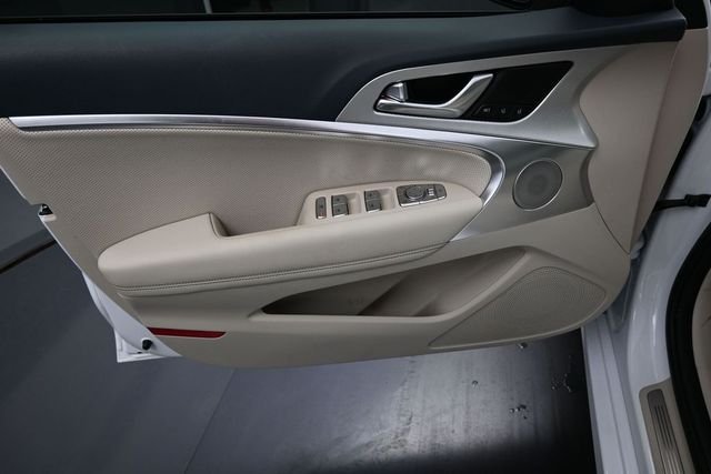 Used 2026 White Genesis 2.5T Prestige image 19