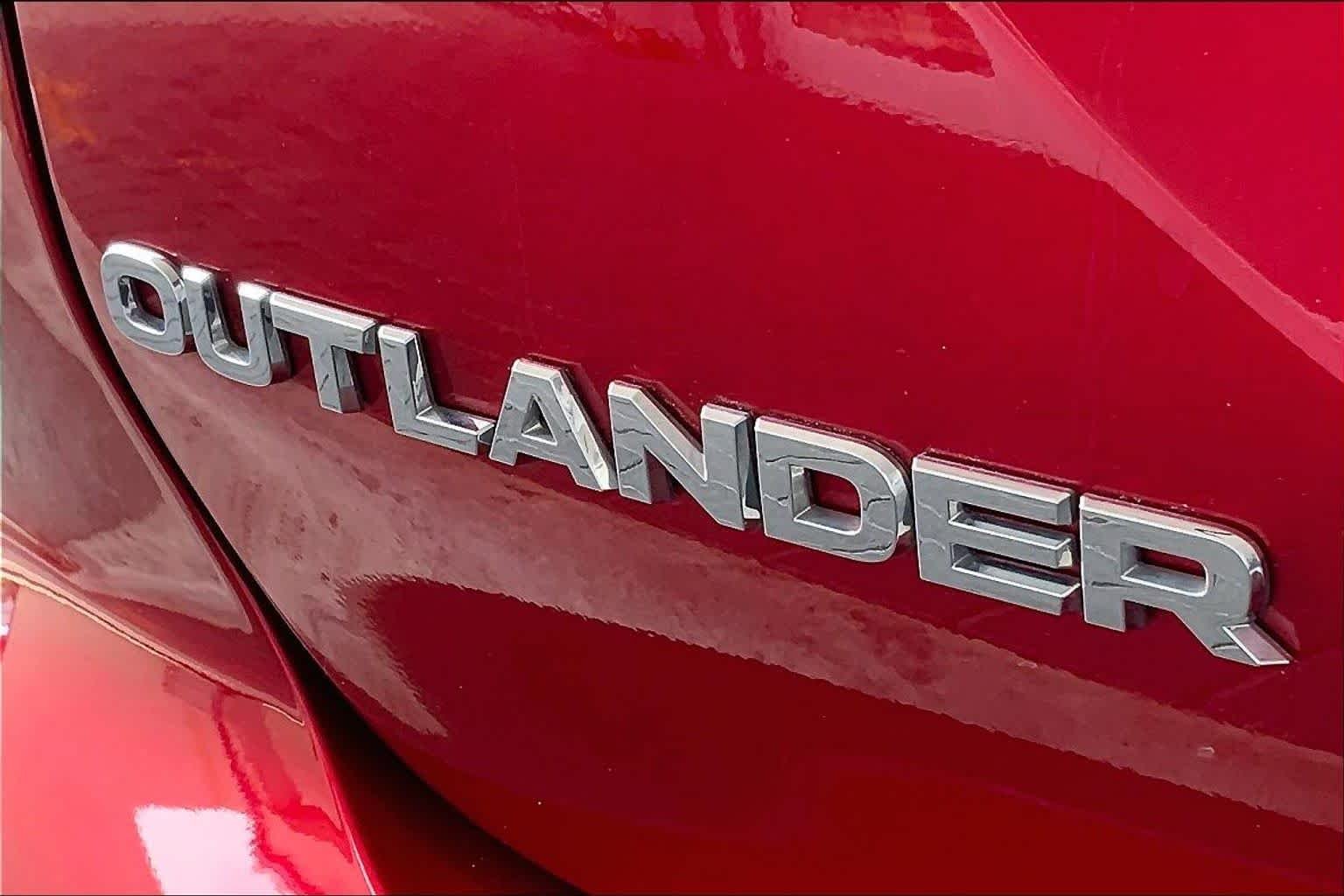 Used 2022 Red Diamond Mitsubishi SEL Special Edition image 33
