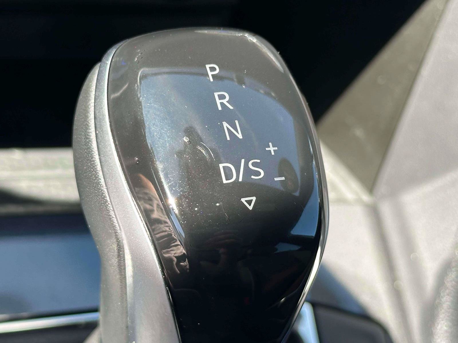 Used 2023 Opal White Pearl Volkswagen SEL R-Line image 27