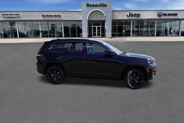 New 2026 Diamond Black Crystal Pearl-Coat Exterior Paint Jeep Limited image 2