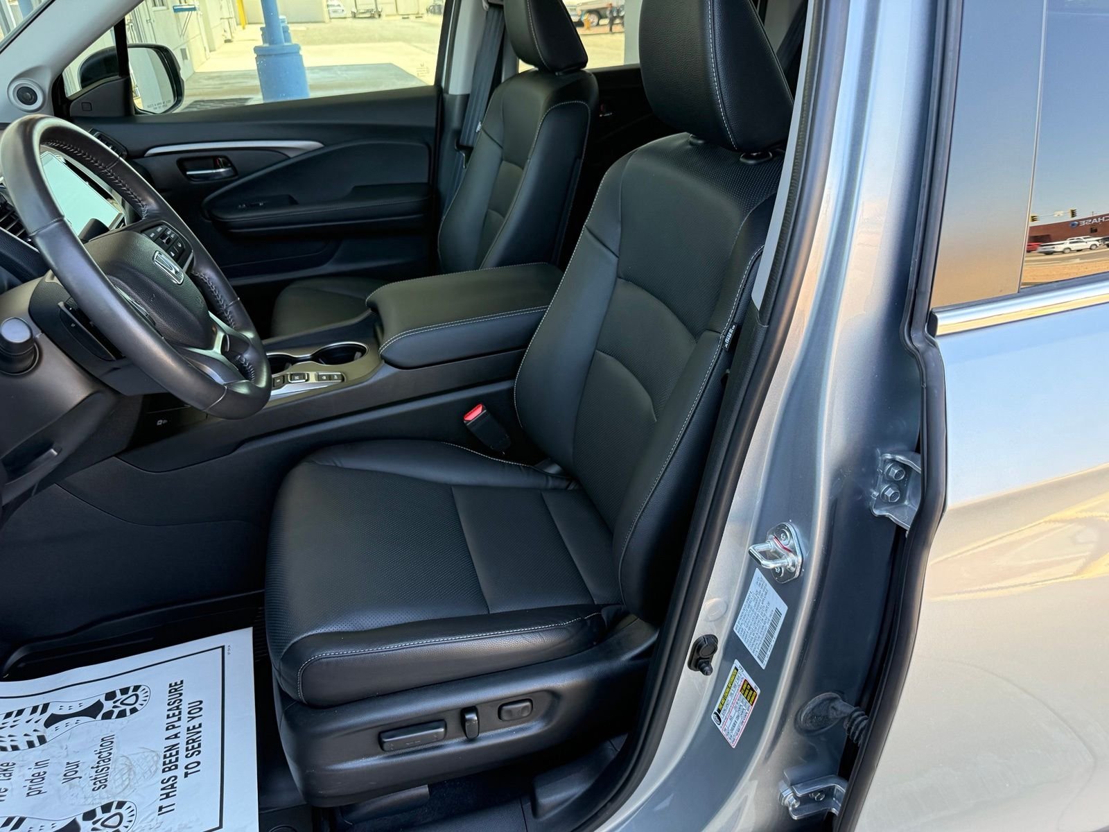 Certified Used 2025 Solar Silver Metallic Honda AWD RTL image 31
