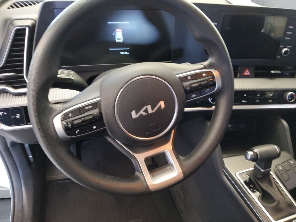 Used 2023 White Kia LX image 9