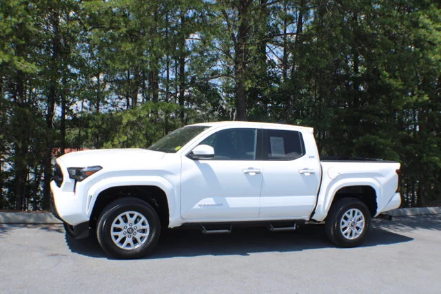 Used 2024 Ice Cap Toyota SR5 image 4