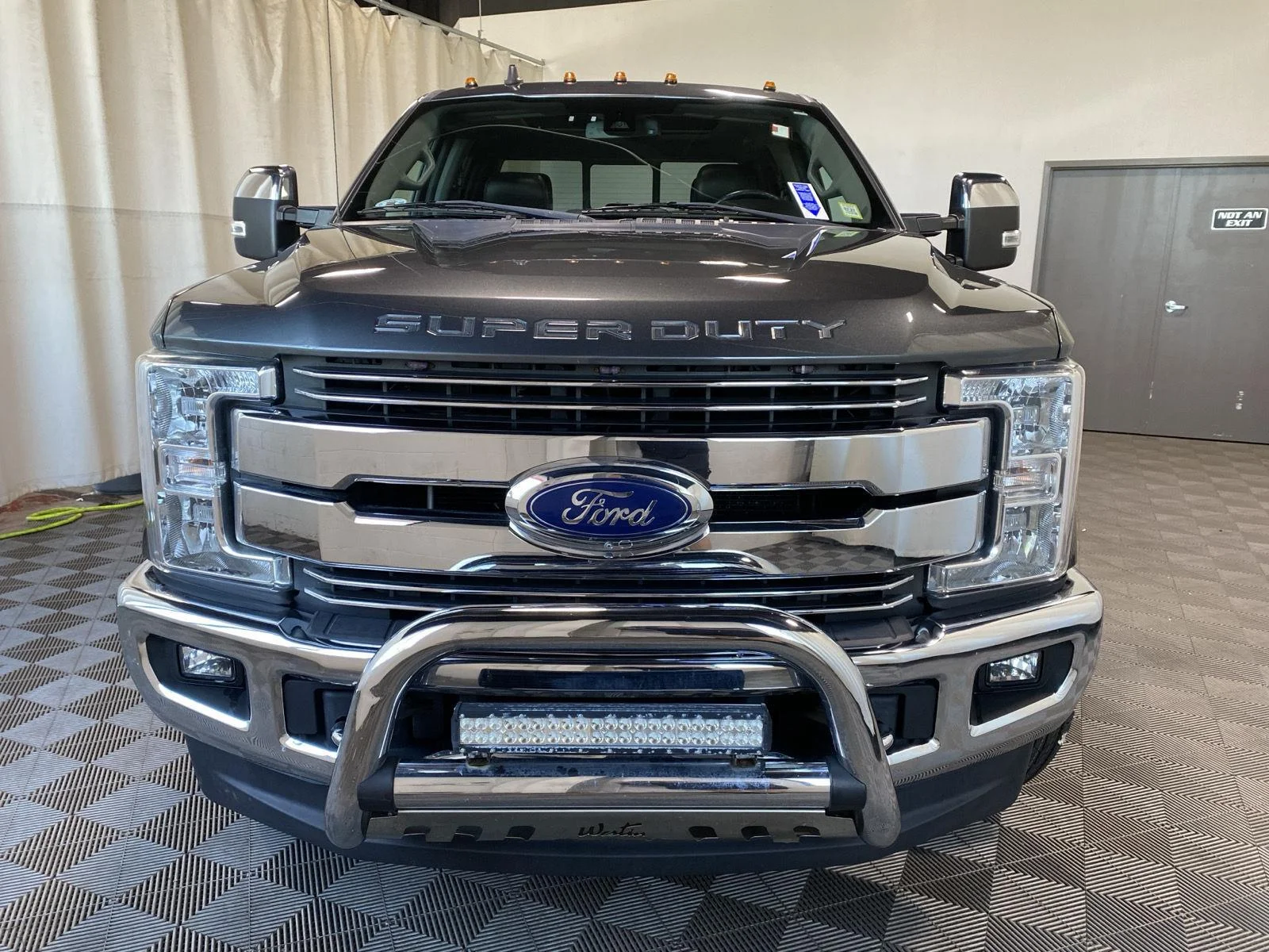 Used 2019 Magnetic Ford LARIAT image 4
