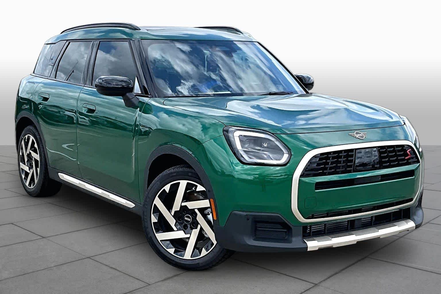 New 2026 British Racing Green IV Metallic MINI Signature Plus image 2