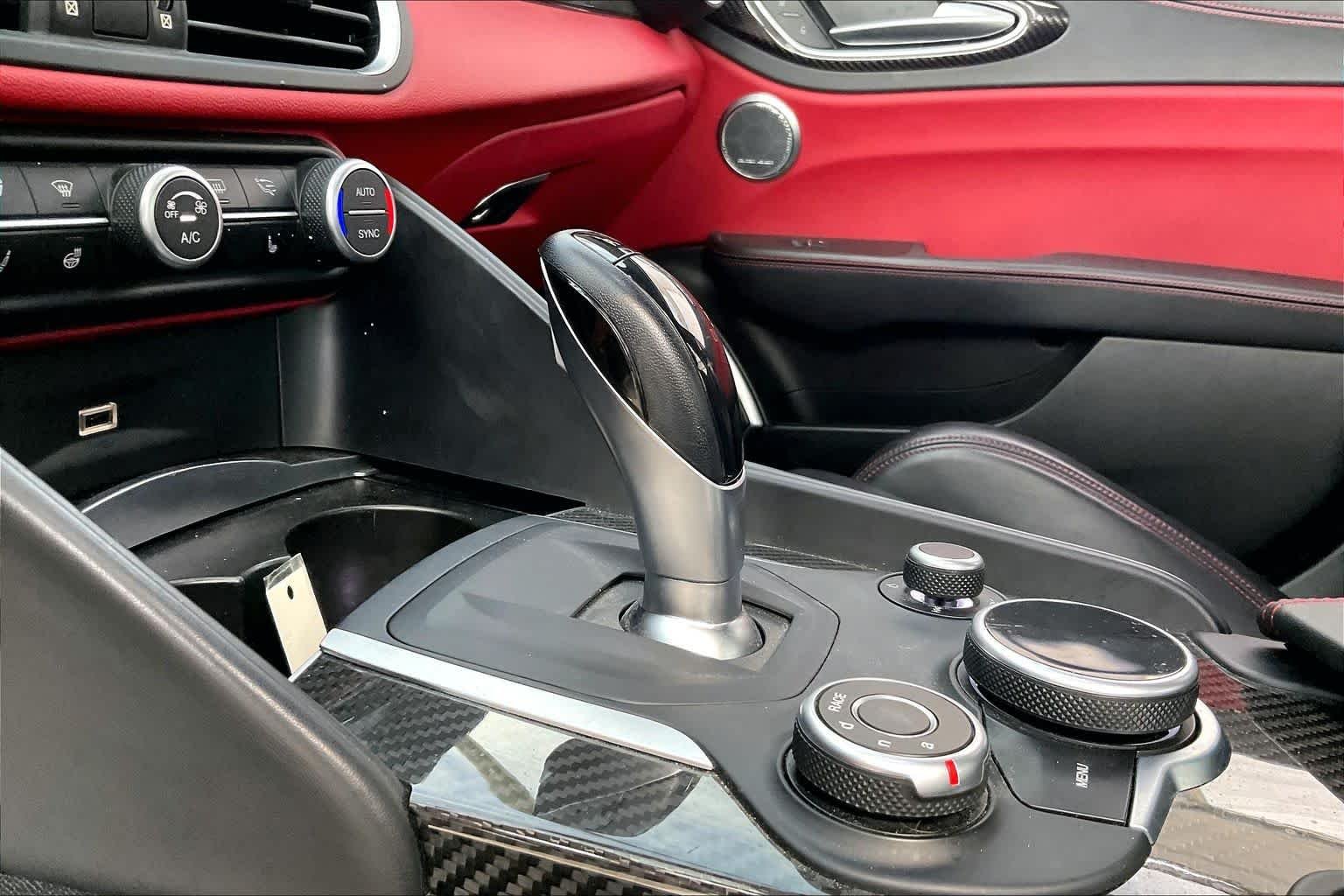 Used 2018 Vesuvio Gray Metallic Alfa Romeo  image 17