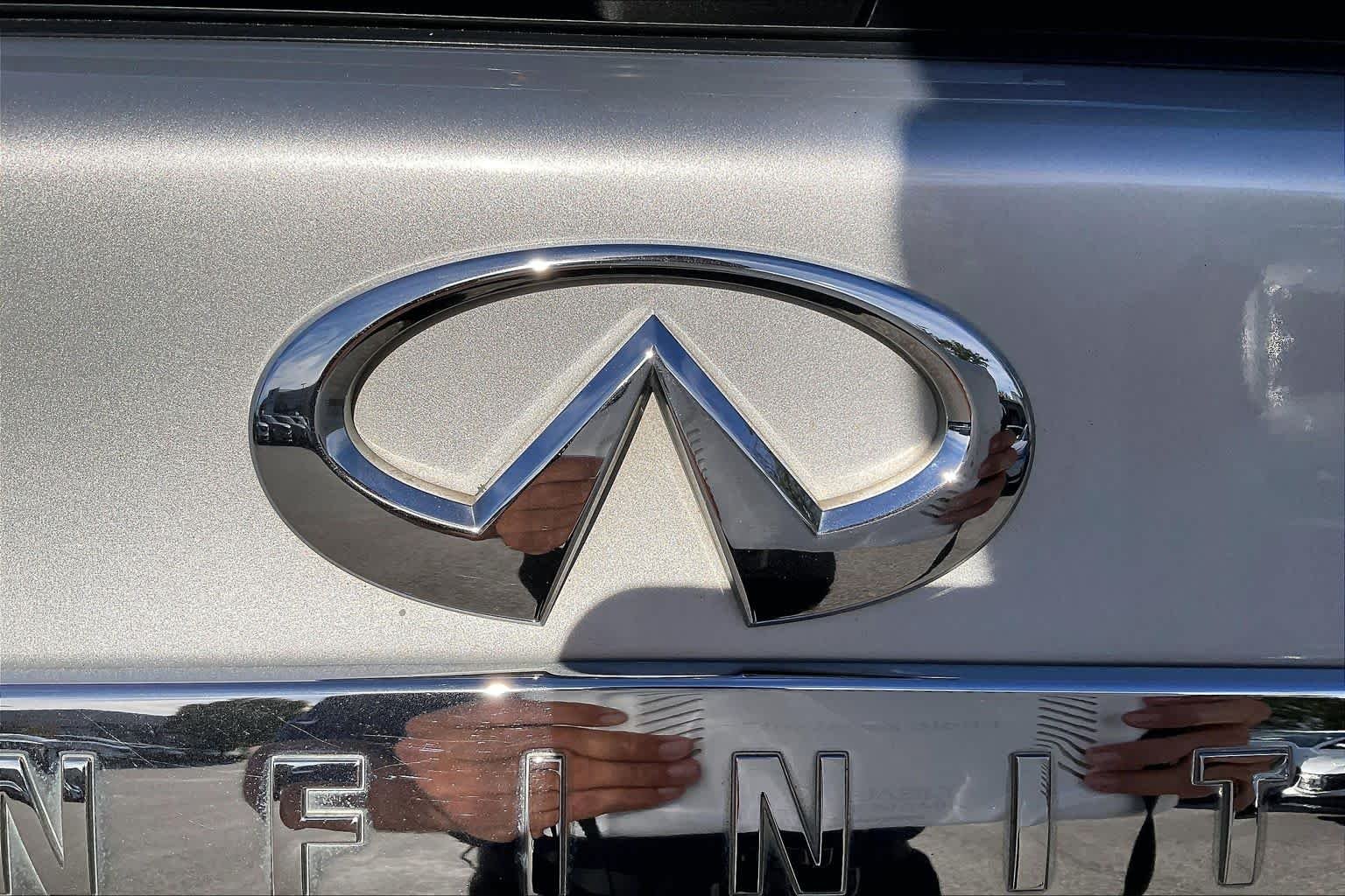 Used 2013 Liquid Platinum INFINITI  image 32