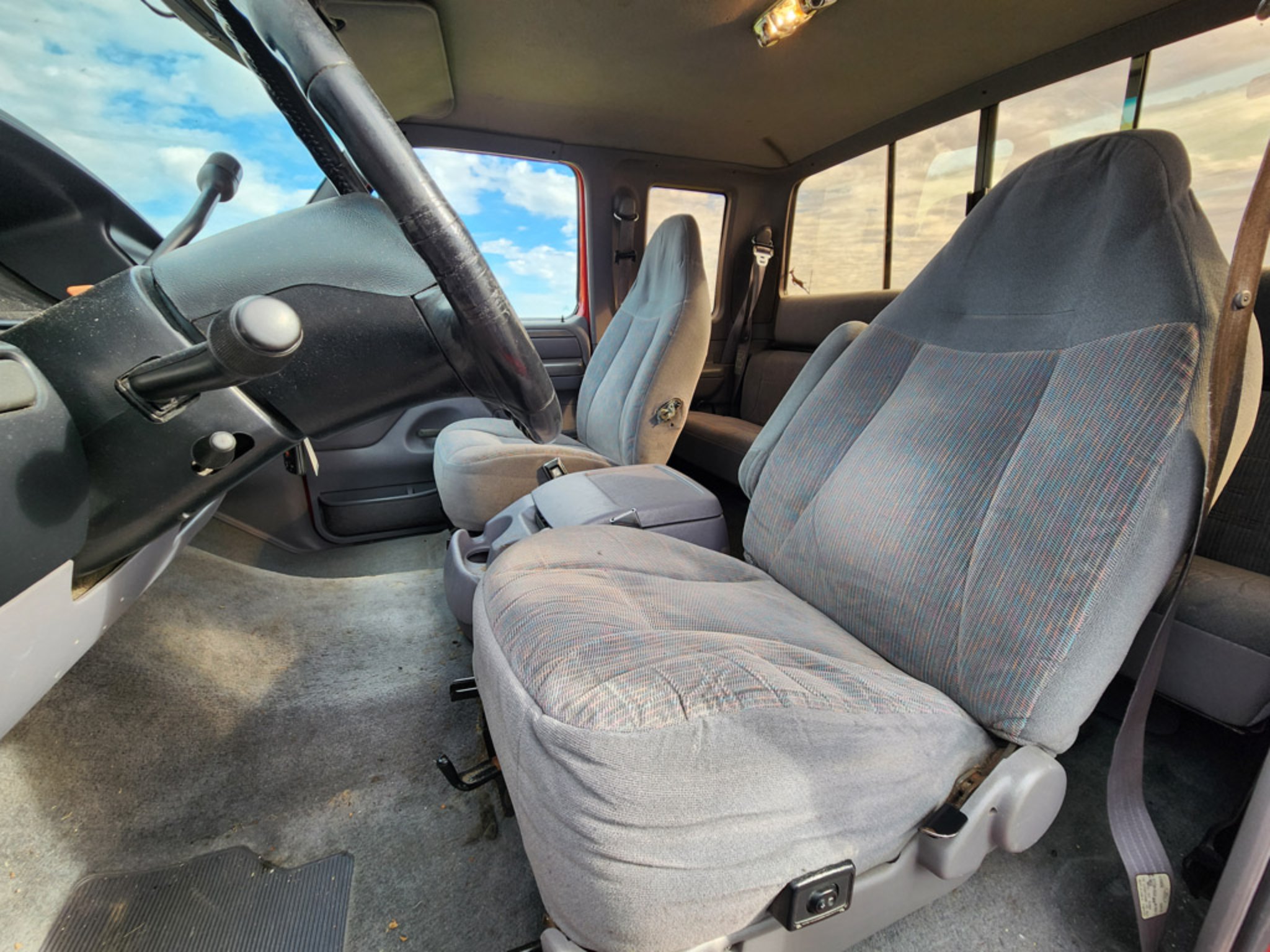 Used 1995  Ford XL image 4